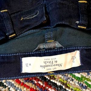 🖐Low rise faltering Abercrombie jeans 26